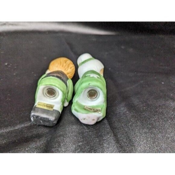 Vintage Salt Pepper Shakers Irish Boy & Girl Shelf Sitter Kissing Taiwan Cute - Picture 3 of 3